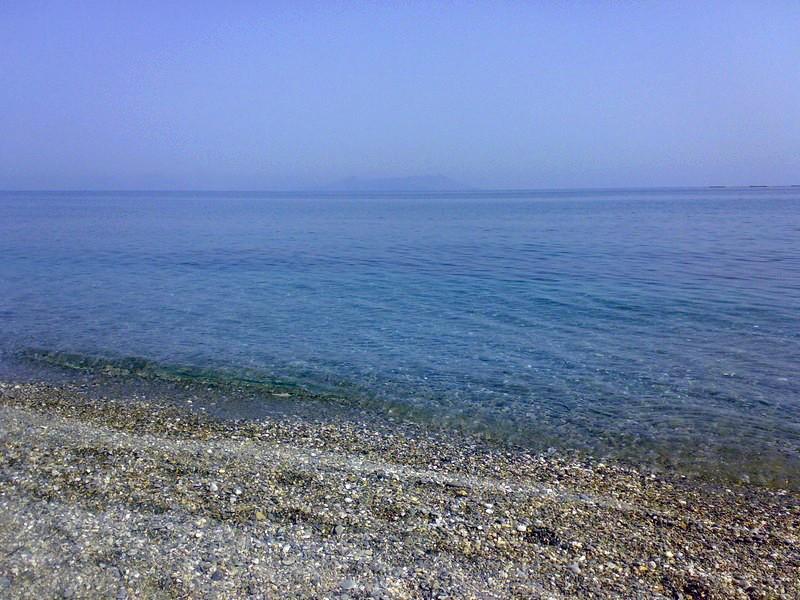 Costa e acqua vicino agli alloggi